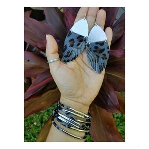Gorgeous animal print Bracelet Earring set.